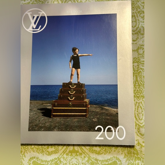Louis Vuitton Book 200 - Picture 1 of 3
